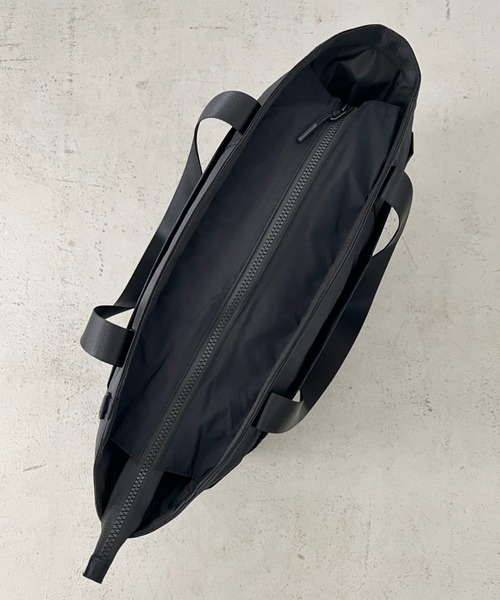 THE NORTH FACE(ザノースフェイス)の「THE NORTH FACE(ザ・ノースフェイス)/PC A4収納可 大容量 トートバッグ ロゴプリント / LINDEN TOTE BAG(トートバッグ・レディース・ブラック/チャコールグレー/クリーム・FREE)」の9枚目の写真
