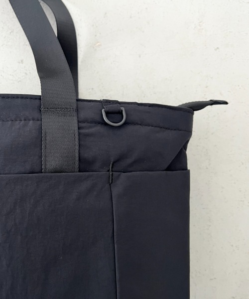 THE NORTH FACE(ザノースフェイス)の「THE NORTH FACE(ザ・ノースフェイス)/PC A4収納可 大容量 トートバッグ ロゴプリント / LINDEN TOTE BAG(トートバッグ・レディース・ブラック/チャコールグレー/クリーム・FREE)」の8枚目の写真