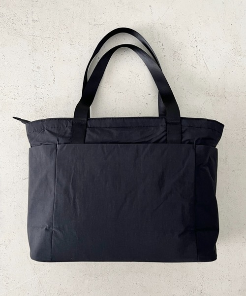 THE NORTH FACE(ザノースフェイス)の「THE NORTH FACE(ザ・ノースフェイス)/PC A4収納可 大容量 トートバッグ ロゴプリント / LINDEN TOTE BAG(トートバッグ・レディース・ブラック/チャコールグレー/クリーム・FREE)」の17枚目の写真