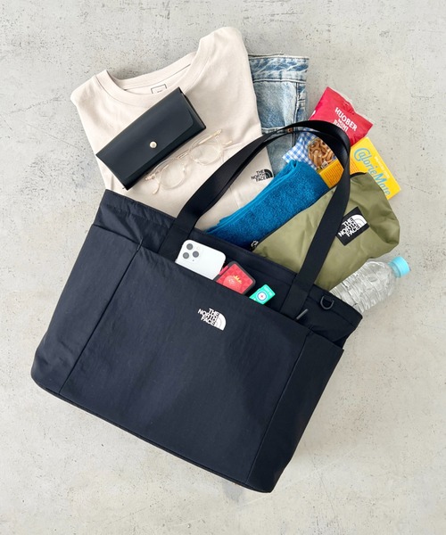 THE NORTH FACE(ザノースフェイス)の「THE NORTH FACE(ザ・ノースフェイス)/PC A4収納可 大容量 トートバッグ ロゴプリント / LINDEN TOTE BAG(トートバッグ・レディース・ブラック/チャコールグレー/クリーム・FREE)」の4枚目の写真