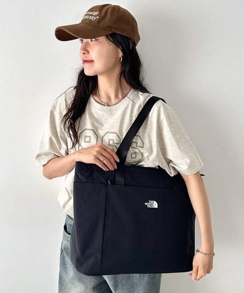 THE NORTH FACE(ザノースフェイス)の「THE NORTH FACE(ザ・ノースフェイス)/PC A4収納可 大容量 トートバッグ ロゴプリント / LINDEN TOTE BAG(トートバッグ・レディース・ブラック/チャコールグレー/クリーム・FREE)」の19枚目の写真