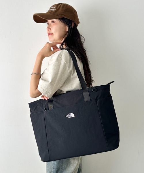THE NORTH FACE(ザノースフェイス)の「THE NORTH FACE(ザ・ノースフェイス)/PC A4収納可 大容量 トートバッグ ロゴプリント / LINDEN TOTE BAG(トートバッグ・レディース・ブラック/チャコールグレー/クリーム・FREE)」の20枚目の写真