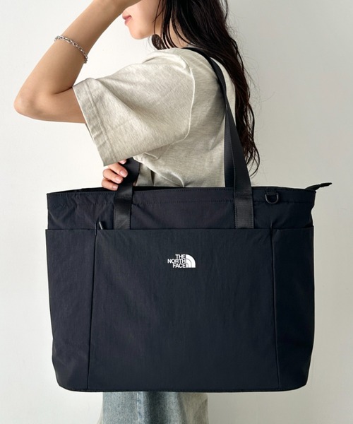 THE NORTH FACE(ザノースフェイス)の「THE NORTH FACE(ザ・ノースフェイス)/PC A4収納可 大容量 トートバッグ ロゴプリント / LINDEN TOTE BAG(トートバッグ・レディース・ブラック/チャコールグレー/クリーム・FREE)」の18枚目の写真