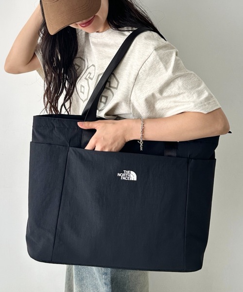 THE NORTH FACE(ザノースフェイス)の「THE NORTH FACE(ザ・ノースフェイス)/PC A4収納可 大容量 トートバッグ ロゴプリント / LINDEN TOTE BAG(トートバッグ・レディース・ブラック/チャコールグレー/クリーム・FREE)」の5枚目の写真