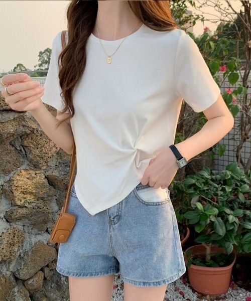 SallyLunn(サリーラン)の「【アシメデザイン】ツイストTシャツ(Tシャツ/カットソー・レディース・イエロー/ホワイト/ブラック・MEDIUM/LARGE)」の8枚目の写真