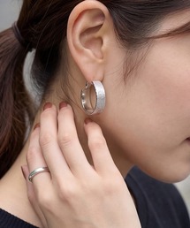 テクスチャー平打ちフープピアス