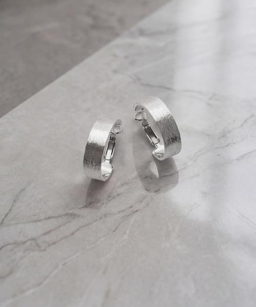 STYLE DELI(スタイルデリ)の「テクスチャー平打ちフープピアス(ピアス(両耳用)・レディース・シルバー/ゴールド・FREE)」の7枚目の写真