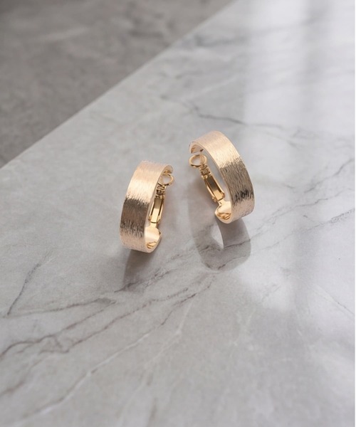 STYLE DELI(スタイルデリ)の「テクスチャー平打ちフープピアス(ピアス(両耳用)・レディース・シルバー/ゴールド・FREE)」の8枚目の写真