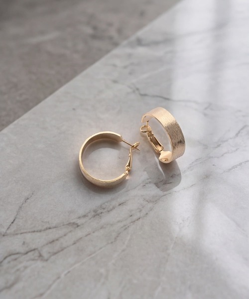 STYLE DELI(スタイルデリ)の「テクスチャー平打ちフープピアス(ピアス(両耳用)・レディース・シルバー/ゴールド・FREE)」の9枚目の写真