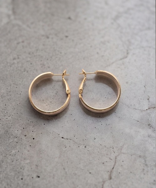 STYLE DELI(スタイルデリ)の「テクスチャー平打ちフープピアス(ピアス(両耳用)・レディース・シルバー/ゴールド・FREE)」の10枚目の写真