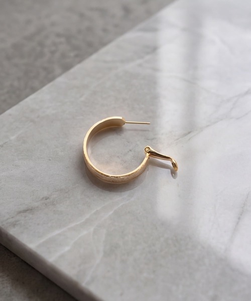 STYLE DELI(スタイルデリ)の「テクスチャー平打ちフープピアス(ピアス(両耳用)・レディース・シルバー/ゴールド・FREE)」の11枚目の写真