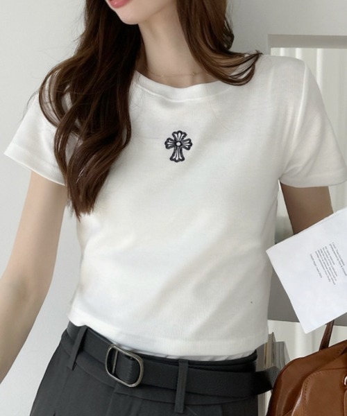 Ada.(エイダ)の「クロスモチーフ 半袖 クロップド Tシャツ(Tシャツ/カットソー・レディース・ブラック/オフホワイト/グレー・FREE)」の9枚目の写真