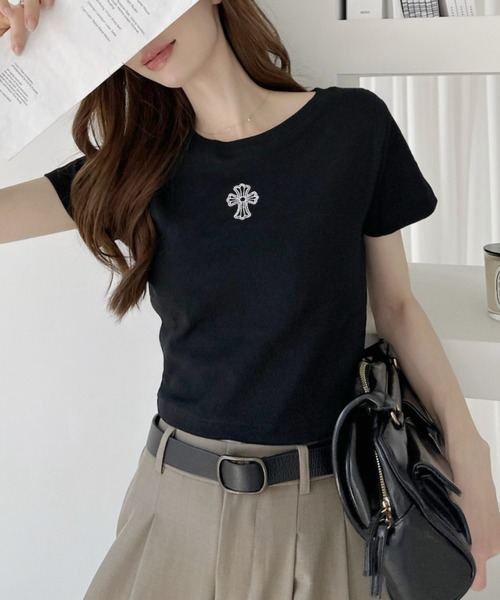 Ada.(エイダ)の「クロスモチーフ 半袖 クロップド Tシャツ(Tシャツ/カットソー・レディース・ブラック/オフホワイト/グレー・FREE)」の11枚目の写真