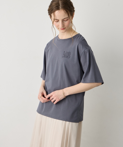 LE SOUK HOLIDAY(ルスークホリデー)の「ワッペンロゴTシャツ【接触冷感・吸水速乾】(Tシャツ/カットソー・レディース・ブラック/チャコールグレー・M/L)」の3枚目の写真