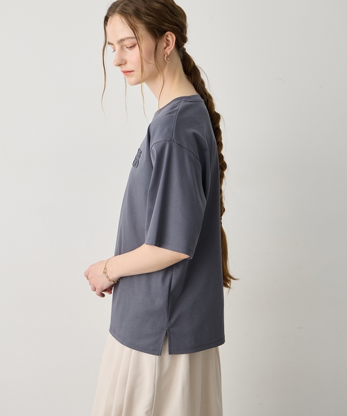 LE SOUK HOLIDAY(ルスークホリデー)の「ワッペンロゴTシャツ【接触冷感・吸水速乾】(Tシャツ/カットソー・レディース・ブラック/チャコールグレー・M/L)」の4枚目の写真