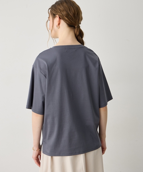 LE SOUK HOLIDAY(ルスークホリデー)の「ワッペンロゴTシャツ【接触冷感・吸水速乾】(Tシャツ/カットソー・レディース・ブラック/チャコールグレー・M/L)」の5枚目の写真
