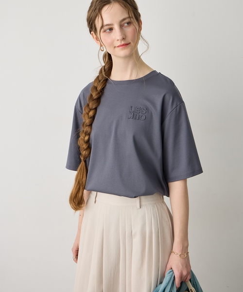 LE SOUK HOLIDAY(ルスークホリデー)の「ワッペンロゴTシャツ【接触冷感・吸水速乾】(Tシャツ/カットソー・レディース・ブラック/チャコールグレー・M/L)」の2枚目の写真