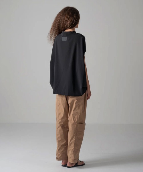 COGTHEBIGSMOKE(コグザビッグスモーク)の「【COGTHEBIGSMOKE/コグザビッグスモーク】NORMA TOP/クルーネックタックTシャツ(Tシャツ/カットソー・レディース・ブラック/ホワイト・1)」の5枚目の写真