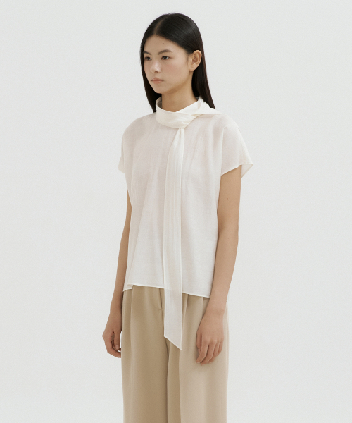 LUCIR ZU(ルシールズ)の「Silk Veil Scarf Blouse (ivory)(シャツ/ブラウス・レディース・その他・FREE)」の2枚目の写真