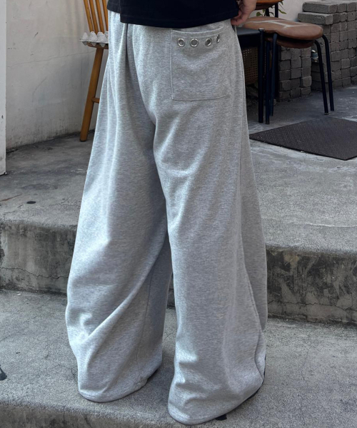 FUZZY SCAN(ファジスキャン)の「ビッグアイレットカーブバルーンパンツブラック(スウェットパンツ・レディース・ブラック・ONE SIZE/TWO)」の7枚目の写真