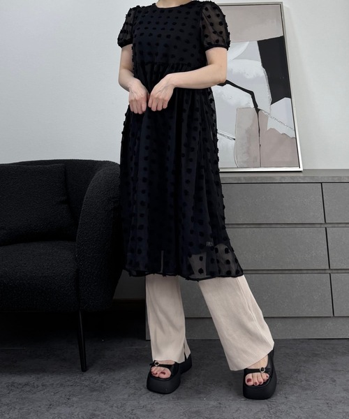 O.W(オーダブリュー)の「【Lサイズ・XLサイズ専門着痩せブランド】ドットシアーワンピース(ワンピース・レディース・ブラック・FREE)」の2枚目の写真