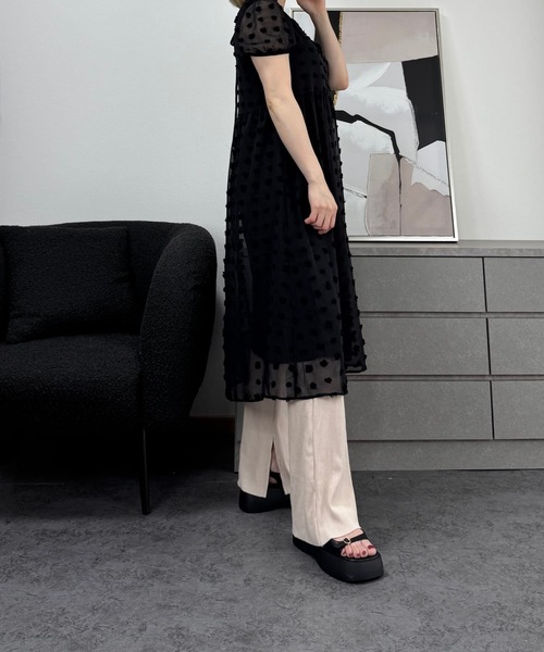 O.W(オーダブリュー)の「【Lサイズ・XLサイズ専門着痩せブランド】ドットシアーワンピース(ワンピース・レディース・ブラック・FREE)」の5枚目の写真