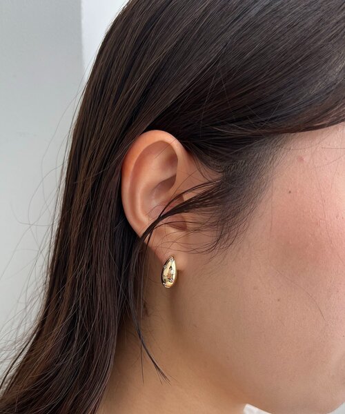 CAPRICIEUX LE'MAGE(カプリシューレマージュ)の「〈GOLDY/ゴールディ〉ストーンドットワンタッチピアス(ネックレス・レディース・ゴールド/シルバー・FREE)」の5枚目の写真