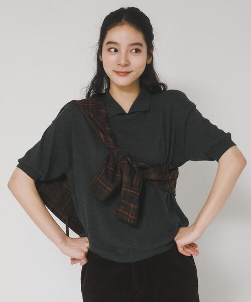 EKAL（エカル）の「ハーフスリーブニットポロシャツ（ニット/セーター・レディース・ブラック/チャコールグレー/グリーン・ONE）」の2枚目の写真