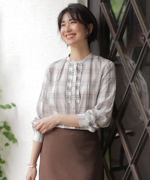 J.PRESS(ジェイプレス)の「【WEB限定カラーあり】セルローストラディショナルチェック シャツブラウス(シャツ/ブラウス・レディース・カーキ系3/ホワイト系3/ベージュ系3・9/11)」の1枚目の写真