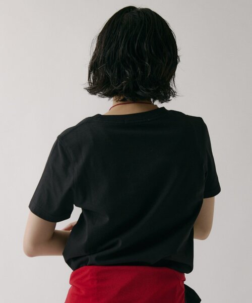 COLONY 2139(コロニートゥーワンスリーナイン)の「【MOTION】汗じみ防止刺繍コンパクトTシャツ(Tシャツ/カットソー・レディース・ホワイト/ブラック・FREE)」の4枚目の写真