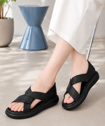 シンプルデザインで合わせやすいフラット シンプルクロスフラットサンダル