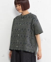 幾何ボーダー刺繍半袖シャツ