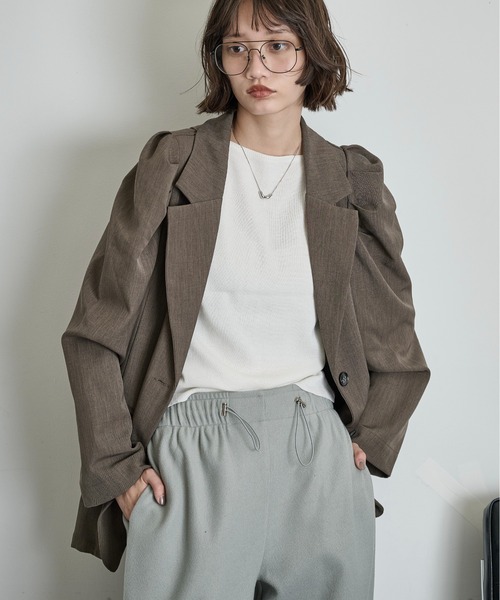 THE YOn（ザヨン）の「パフショルダーバックスリットテーラードジャケット（テーラードジャケット・レディース・ベージュ/ブラウン/チャコールグレー・FREE）」の21枚目の写真