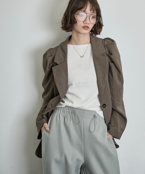 THE YOn（ザヨン）の「パフショルダーバックスリットテーラードジャケット（テーラードジャケット・レディース・ベージュ/ブラウン/チャコールグレー・FREE）」の22枚目の写真