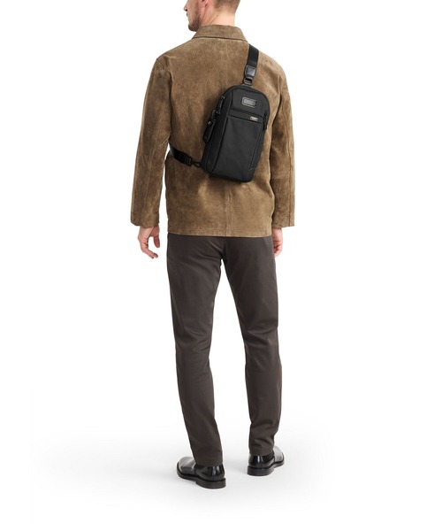 TUMI(トゥミ)の「TUMI ALPHA(アルファ) スリング(ボディバッグ/ウエストポーチ・メンズ・シルバーグレー・FREE)」の2枚目の写真