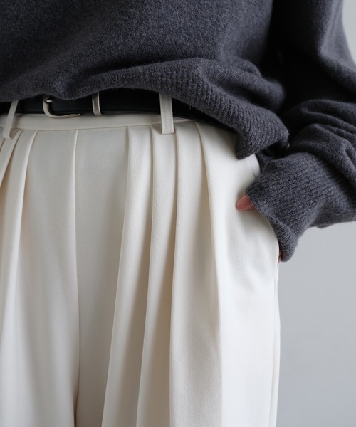 evernavy(エバーネイビー)の「ウール混タックワイドパンツ(裏地付き)(その他パンツ・レディース・オフホワイト・M/S/L)」の1枚目の写真