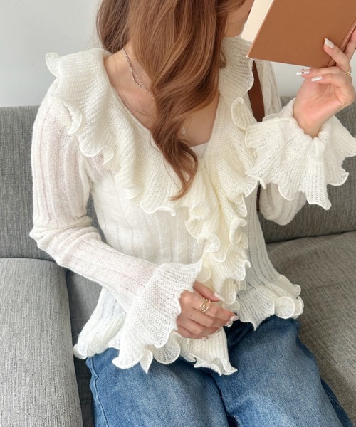 Eclat one(エクラワン)の「胸元ふんわり、華奢魅せ。フリルリブニットカーディガン(ニット/セーター・レディース・グレー/ピンク/アイボリー・FREE)」の7枚目の写真