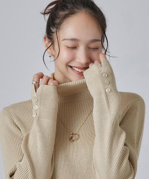 SHOO・LA・RUE(シューラルー)の「【絶妙なゆるピタ/S-LL/洗濯機可】華やかラメリブタートルニット(ニット/セーター・レディース・ゴールド/シルバー・03/02/01/04)」の2枚目の写真