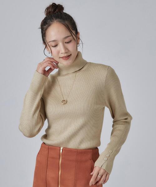 SHOO・LA・RUE(シューラルー)の「【絶妙なゆるピタ/S-LL/洗濯機可】華やかラメリブタートルニット(ニット/セーター・レディース・ゴールド/シルバー・03/02/01/04)」の7枚目の写真