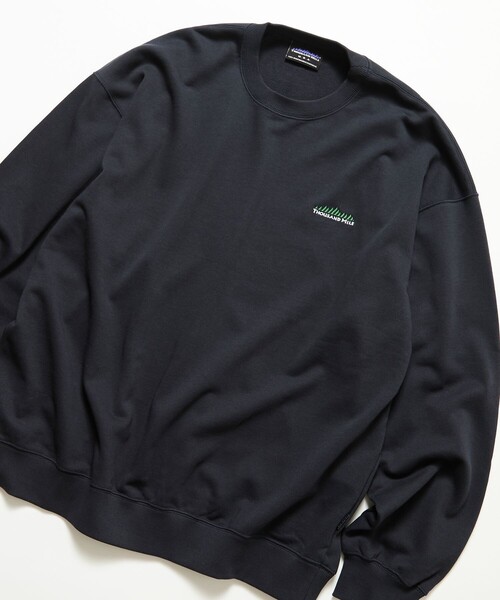 THOUSAND MILE(サウザンドマイル)の「THOUSAND MILE/サウザンドマイル 限定展開 THOUSAND MILE×FREAK'S STORE / サウザンドマイル 別注 クルーネック プルオーバー スウェット(スウェット・メンズ・ベージュ/チャコールグレー/ネイビー/アッシュグレー・SMALL/LARGE/MEDIUM)」の4枚目の写真