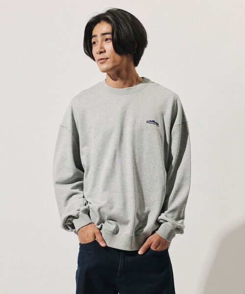 THOUSAND MILE(サウザンドマイル)の「THOUSAND MILE/サウザンドマイル 限定展開 THOUSAND MILE×FREAK'S STORE / サウザンドマイル 別注 クルーネック プルオーバー スウェット(スウェット・メンズ・ベージュ/チャコールグレー/ネイビー/アッシュグレー・SMALL/LARGE/MEDIUM)」の2枚目の写真