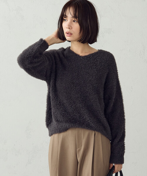 COMME CA ISM(コムサイズム)の「マシンウォッシャブル シャギー V ネックニット(ニット/セーター・レディース・グレー/チャコール/ブルー/ベージュ・FREE)」の3枚目の写真
