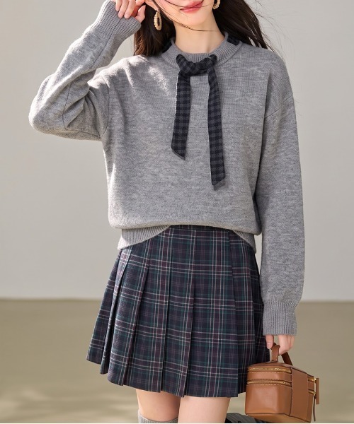 LUCPY（ラクピー）の「チェックリボン襟付きニットプルオーバー（その他トップス・レディース・グレー・X-LARGE/LARGE/MEDIUM/SMALL）」の2枚目の写真