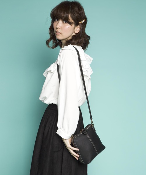 PLAIN CLOTHING（プレーンクロージング）の「【選べる6カラー】ミニマルワントーンショルダーバッグ（ショルダーバッグ・レディース・グレー/カーキ/ブラック/ホワイト/レッド/キャメル・FREE）」の3枚目の写真