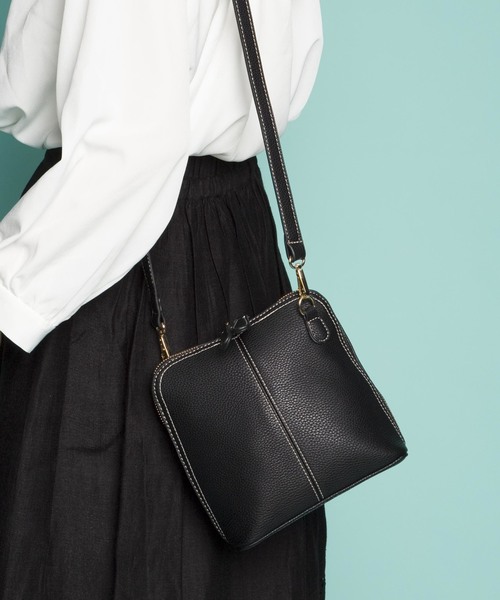 PLAIN CLOTHING（プレーンクロージング）の「【選べる6カラー】ミニマルワントーンショルダーバッグ（ショルダーバッグ・レディース・グレー/カーキ/ブラック/ホワイト/レッド/キャメル・FREE）」の13枚目の写真