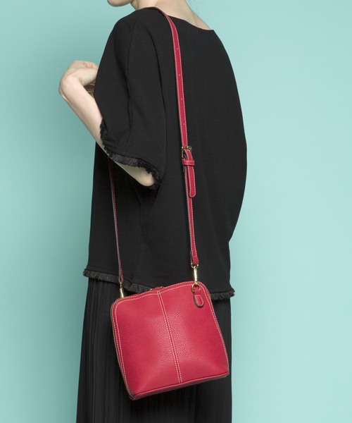 PLAIN CLOTHING（プレーンクロージング）の「【選べる6カラー】ミニマルワントーンショルダーバッグ（ショルダーバッグ・レディース・グレー/カーキ/ブラック/ホワイト/レッド/キャメル・FREE）」の14枚目の写真