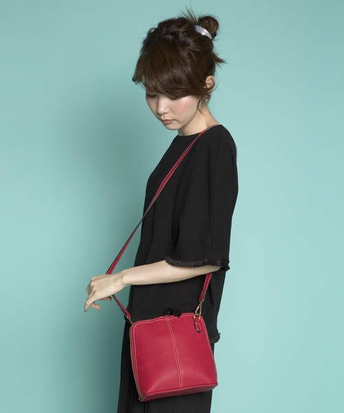 PLAIN CLOTHING（プレーンクロージング）の「【選べる6カラー】ミニマルワントーンショルダーバッグ（ショルダーバッグ・レディース・グレー/カーキ/ブラック/ホワイト/レッド/キャメル・FREE）」の15枚目の写真