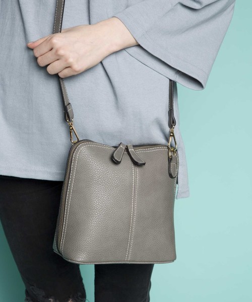 PLAIN CLOTHING（プレーンクロージング）の「【選べる6カラー】ミニマルワントーンショルダーバッグ（ショルダーバッグ・レディース・グレー/カーキ/ブラック/ホワイト/レッド/キャメル・FREE）」の11枚目の写真