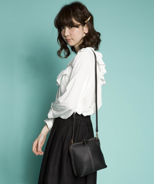 PLAIN CLOTHING（プレーンクロージング）の「【選べる6カラー】ミニマルワントーンショルダーバッグ（ショルダーバッグ・レディース・グレー/カーキ/ブラック/ホワイト/レッド/キャメル・FREE）」の7枚目の写真