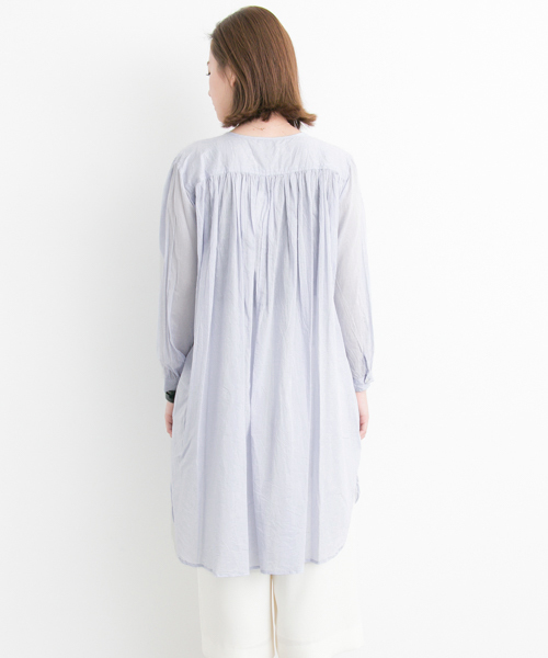 URBAN RESEARCH（アーバンリサーチ）の「UR ローンギャザーチュニック（ワンピース・レディース・ライトブルー/オフホワイト/スミクロ・FREE）」の14枚目の写真